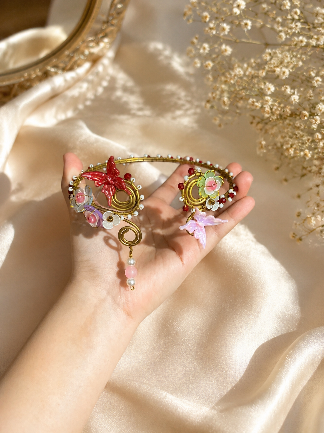 Flutter Bloom Statement Neckpiece