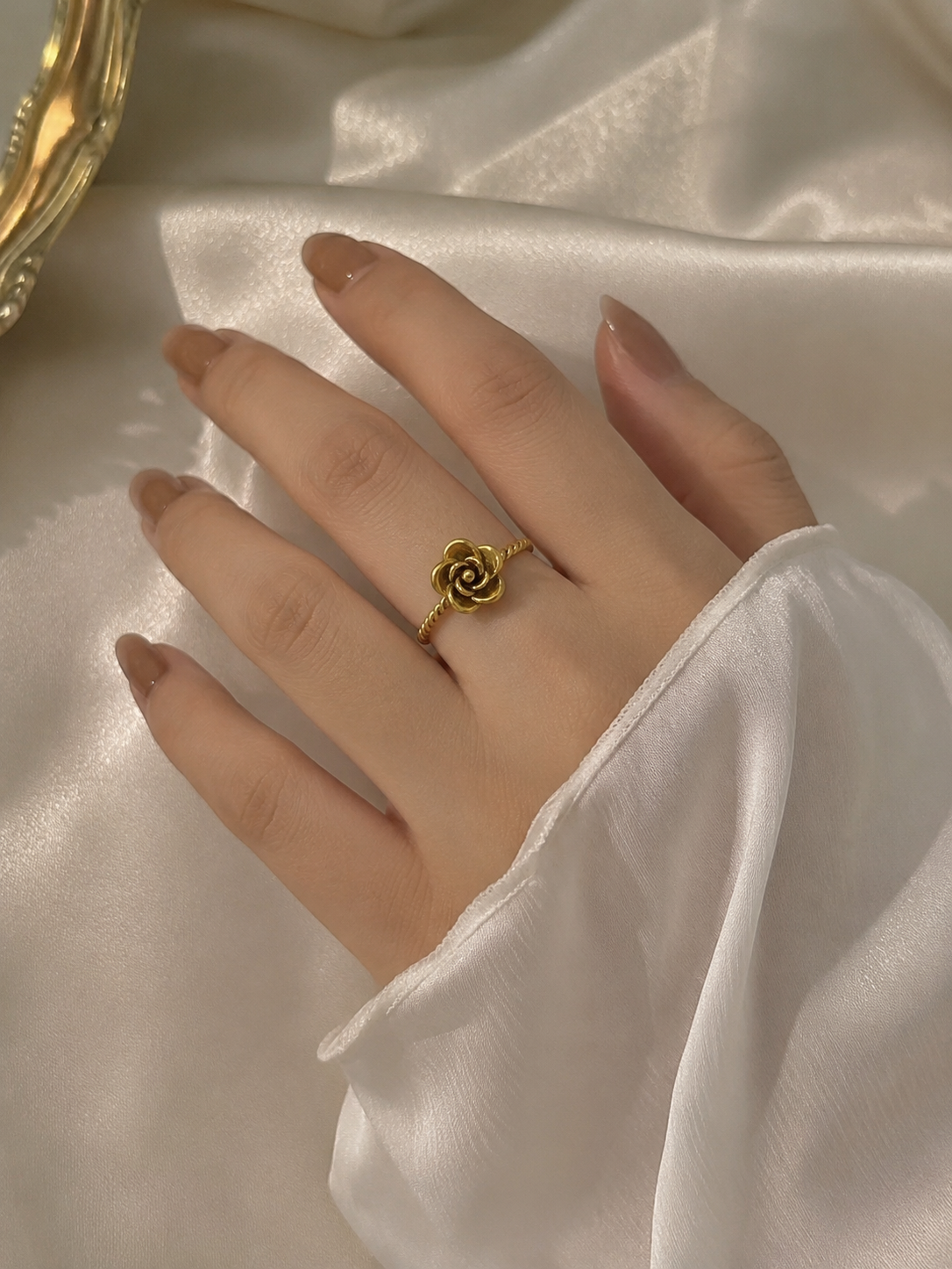 Golden Rose Wire Ring